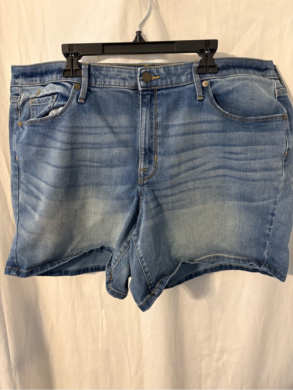 Light Wash Denim Jean Shorts - Women's Casual Summer Shorts